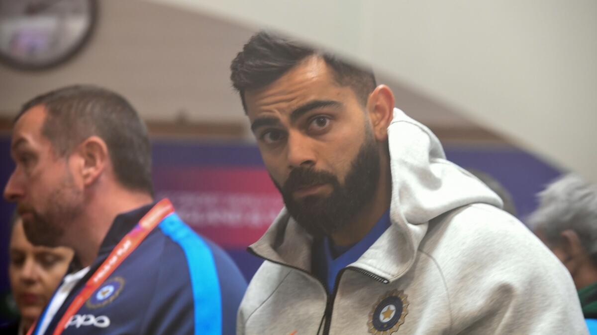 Cricketer Virat Kohli travels in economy class, tries to conceal his face with mask and cap – Report