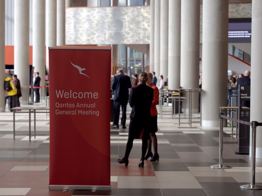 Qantas shareholders express anger over pay report and AGM controversy