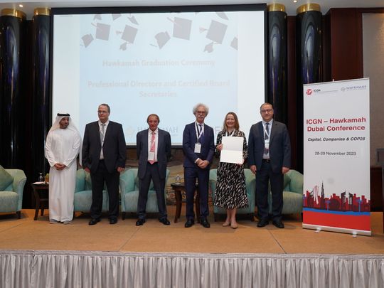 Rephrase the title:Hawkamah graduates honoured with certificates at prestigious Dubai conference