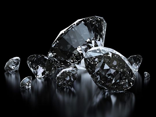 Rephrase the title:Do UAE shoppers care whether diamonds are natural or lab grown? Or is it about price and emotion?