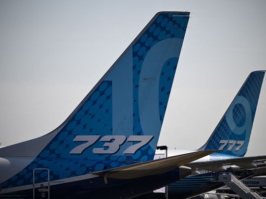 Rephrase the title:US grounds 171 Boeing MAX planes for safety checks after cabin emergency