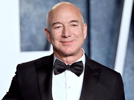 Rephrase the title:Jeff Bezos sells $2 billion of Amazon shares in first major stock sale since 2021