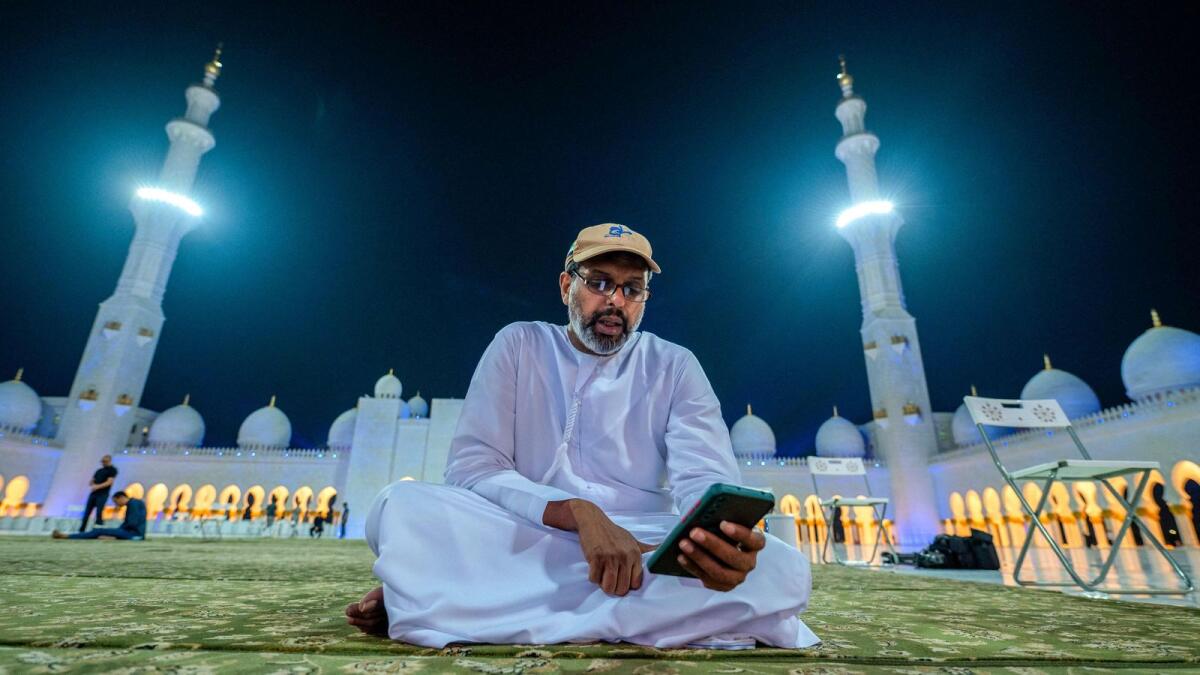 Rephrase the title:Abu Dhabi announces Eid Al Fitr holidays for govt employees – News