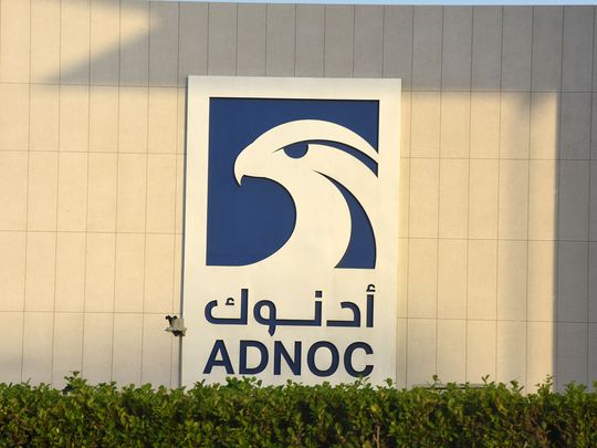 Rephrase the title:Abu Dhabi investment firm Lunate takes 40% in ADNOC Oil Pipelines, buys stake from Blackrock, KKR