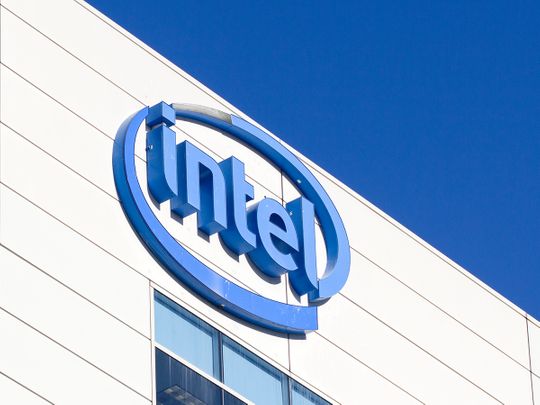 Rephrase the title:Intel discloses $7 billion operating loss for chip-making unit